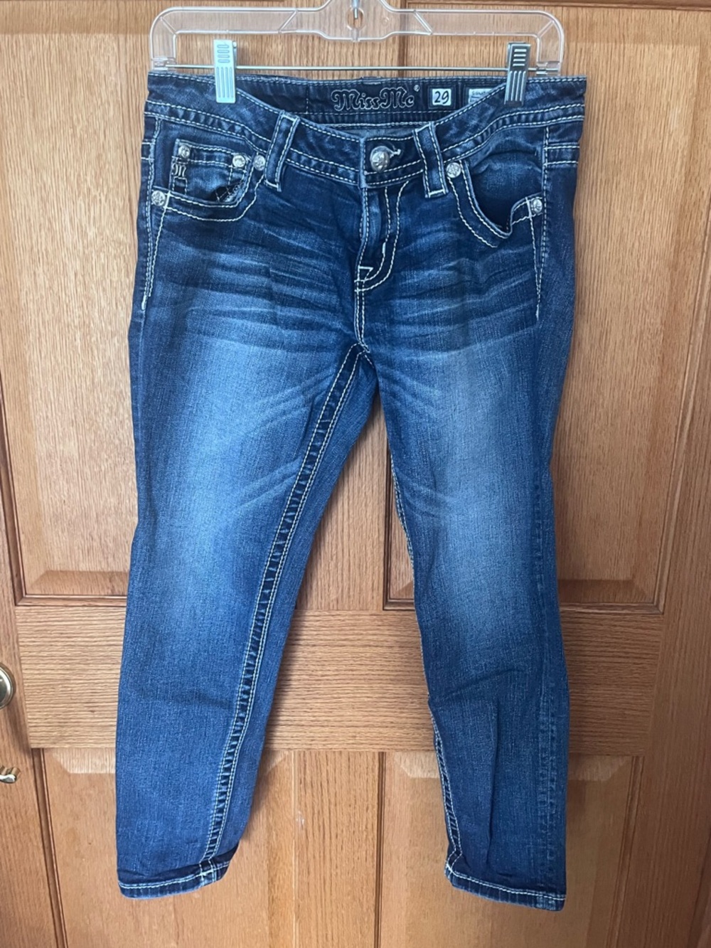 Miss Me Indigo Cropped Women's Jeans with Contrast Stitching